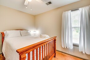 5 Mi to Lake Acworth: Georgia Gem w/ Private Patio