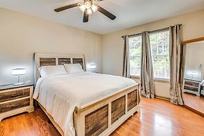 5 Mi to Lake Acworth: Georgia Gem w/ Private Patio