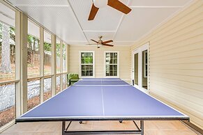5 Mi to Lake Acworth: Georgia Gem w/ Private Patio