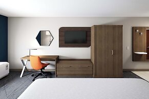 Holiday Inn Express And Suites Cushing, an IHG Hotel