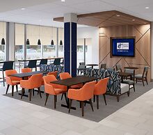 Holiday Inn Express And Suites Cushing, an IHG Hotel