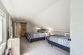 Golden Gate Getaway 4 Bedroom Home by RedAwning