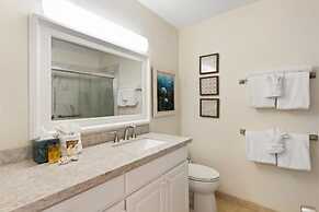 Hale Kamaole, #215 1 Bedroom Condo by RedAwning