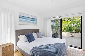 Private Burleigh Retreat a Walk to Beach