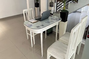 TOS Guest House By Zuzu