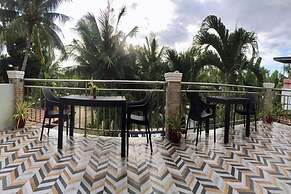 Avila's Hostel Moalboal near Beach