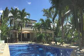 Avila's Hostel Moalboal near Beach