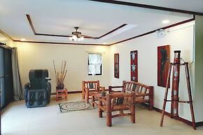 Avila's Hostel Moalboal near Beach