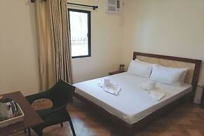 Avila's Hostel Moalboal near Beach