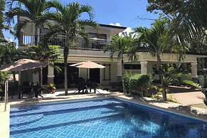 Avila's Hostel Moalboal near Beach