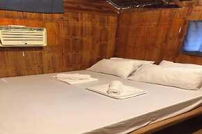 Avila's Hostel Moalboal near Beach