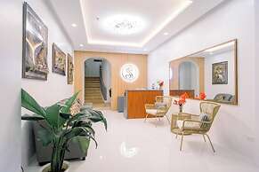 Spotlight Hotel near Hundred Islands wharf