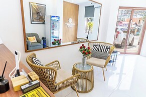 Spotlight Hotel near Hundred Islands wharf