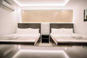 Spotlight Hotel near Hundred Islands wharf