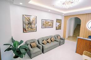 Spotlight Hotel near Hundred Islands wharf