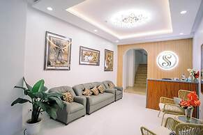 Spotlight Hotel near Hundred Islands wharf