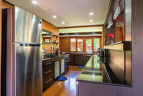 Tropical Beachside 4 bedroom Villa KBR23