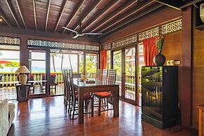 Tropical Beachside 4 bedroom Villa KBR23