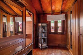 Tropical Beachside 4 bedroom Villa KBR23