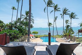 Tropical Beachside 4 bedroom Villa KBR23