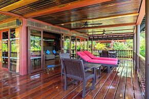 Tropical Beachside 4 bedroom Villa KBR23