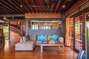 Tropical Beachside 4 bedroom Villa KBR23