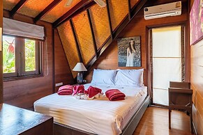 Tropical Beachside 4 bedroom Villa KBR23