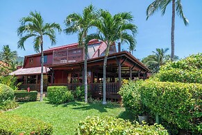 Tropical Beachside 4 bedroom Villa KBR23