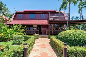 Tropical Beachside 4 bedroom Villa KBR23