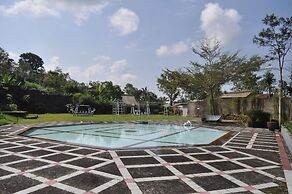 Queen Garden Hotel by Salak Hospitality