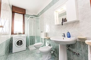 Seaside Happiness Flat and Shared Pool in Rosolina