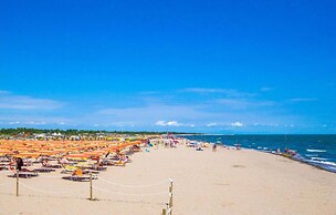 Seaside Happiness Flat and Shared Pool in Rosolina