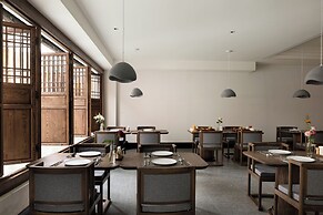 LA MAISON . View Resort