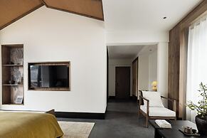 LA MAISON . View Resort