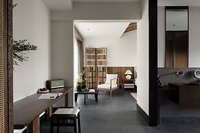 LA MAISON . View Resort