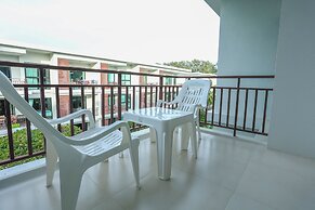 Chic Condo Just 100m from the Shore c130