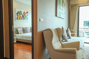 Chic Condo Just 100m from the Shore c130