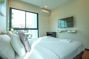 Chic Condo Just 100m from the Shore c130