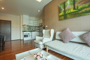 Chic Condo Just 100m from the Shore c130