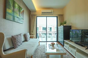Chic Condo Just 100m from the Shore c130