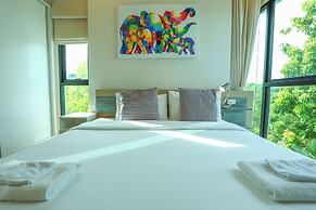 Chic Condo Just 100m from the Shore c130