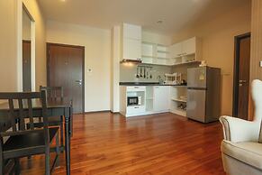 Chic Condo Just 100m from the Shore c130
