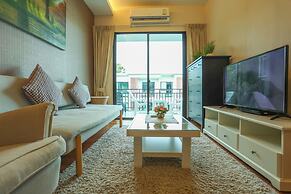 Chic Condo Just 100m from the Shore c130