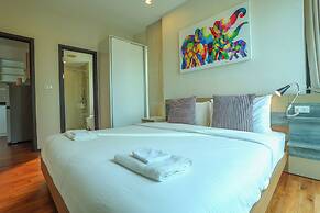 Chic Condo Just 100m from the Shore c130
