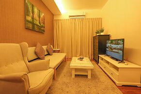 Chic Condo Just 100m from the Shore c130