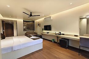 Hotel Golden Arc