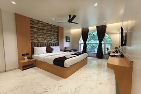 Hotel Golden Arc