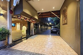 Hotel Golden Arc