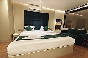 Hotel Golden Arc