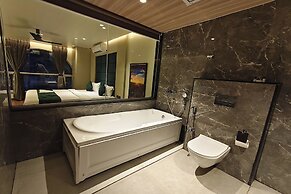 Hotel Golden Arc